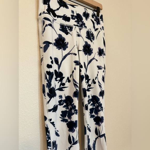 Athleta Water Flower 7/8 Tight - Picture 2 of 9